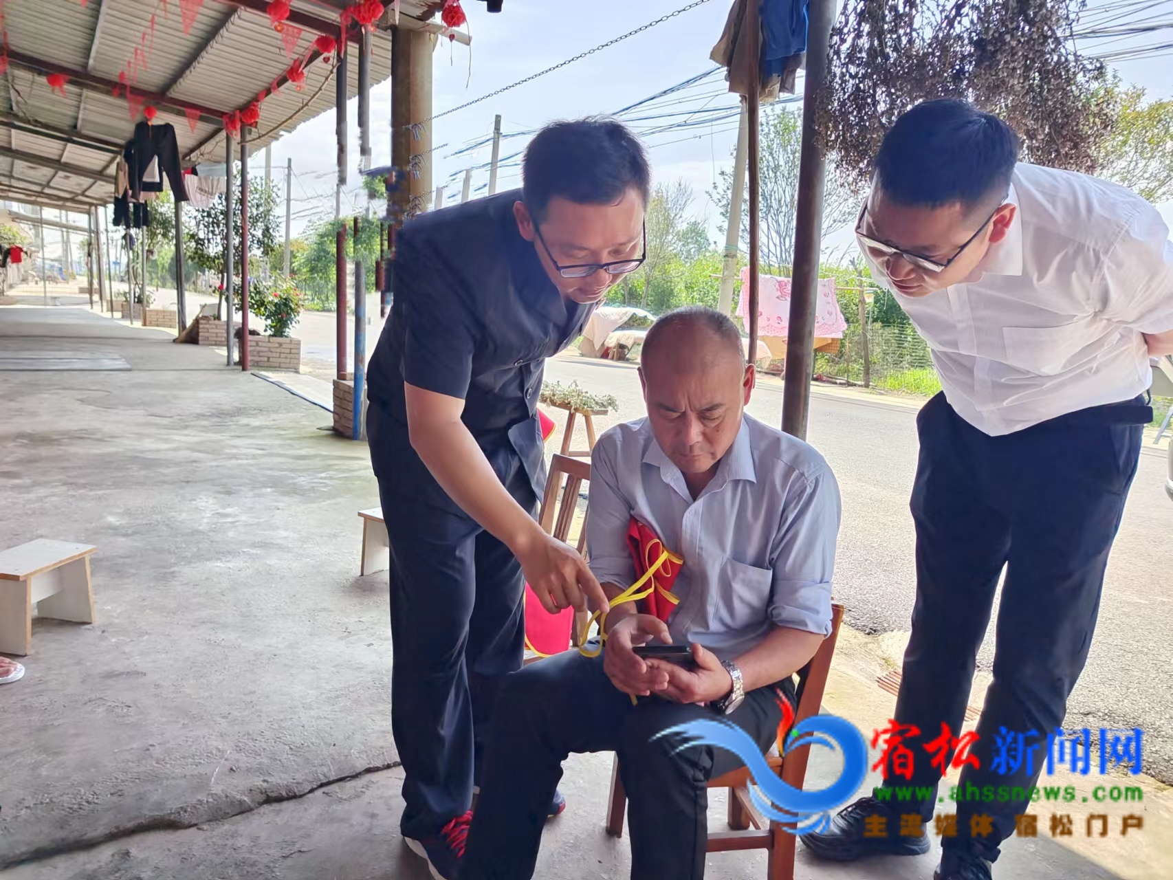 指導(dǎo)安裝反詐APP.jpg