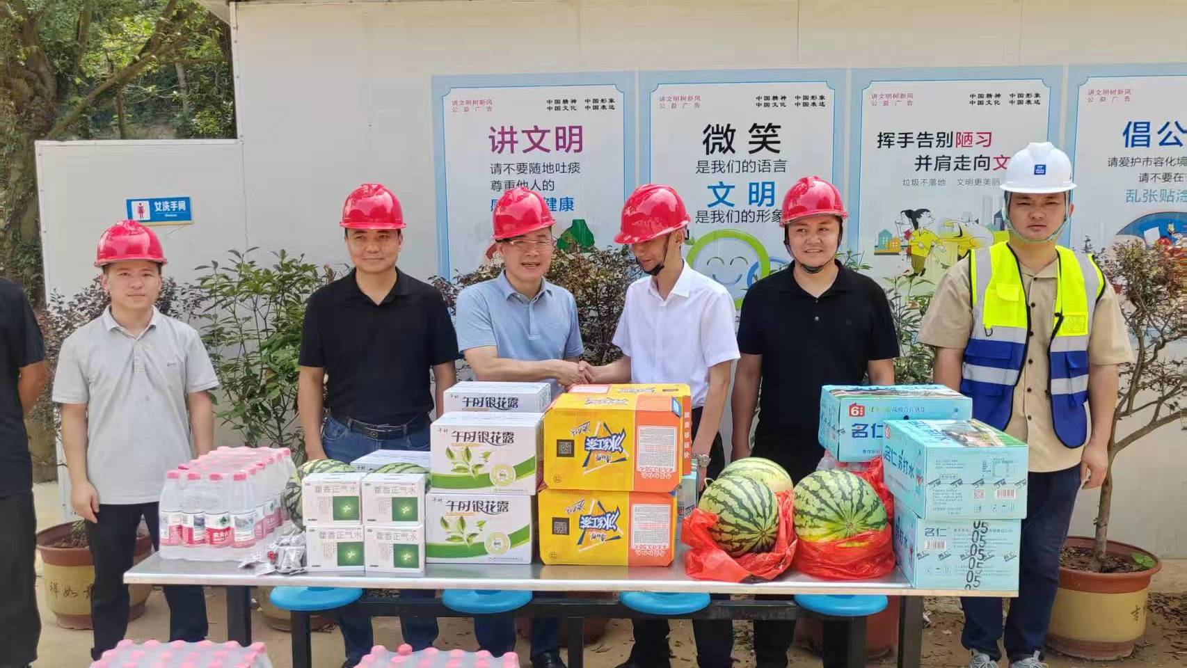 孚玉鎮送清涼1.jpg